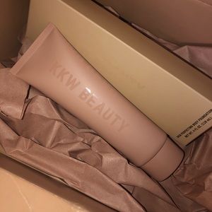 KKW Beauty Body Foundation - shade light
